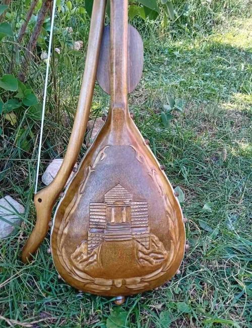 Njegošev mauzolej (Gusle sa orlom model #215)