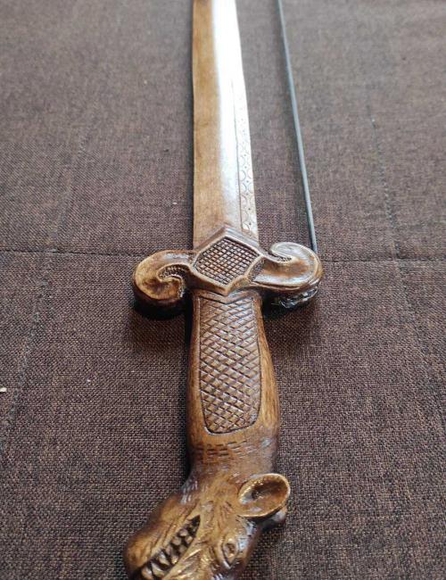 Gusle bow - sword with carving